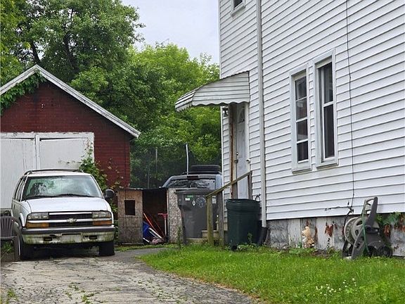 3rd image of 1745 Midland Ave