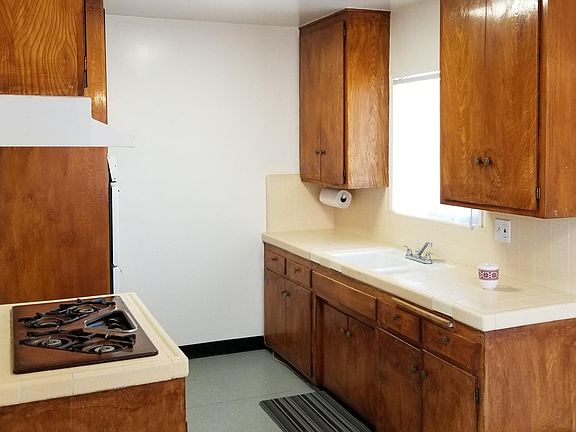 5th image of 11922 Manor Dr #Tt