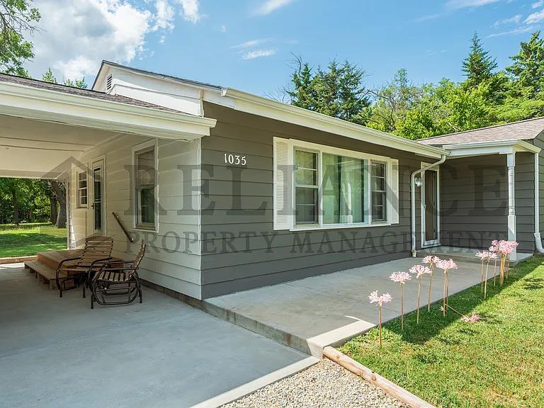 1035 S 127th St E — Photo 3