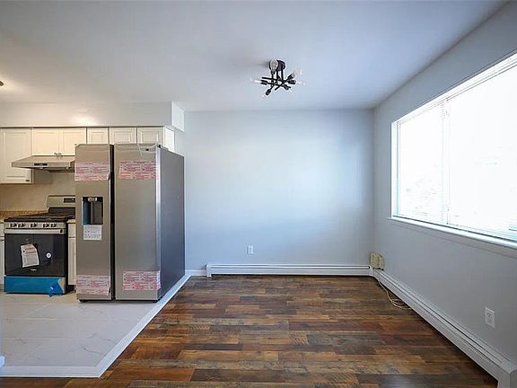 5th image of 157 Mosel Ave