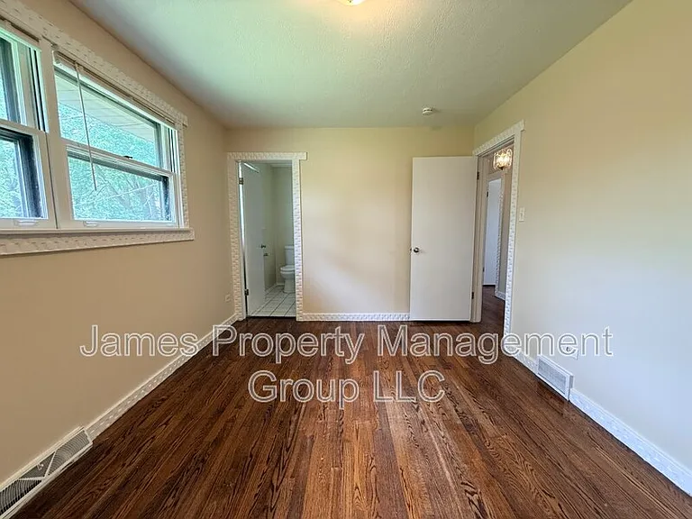 8517 W 87th Pl — Photo 8