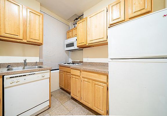 2nd image of 236 58th St #6A