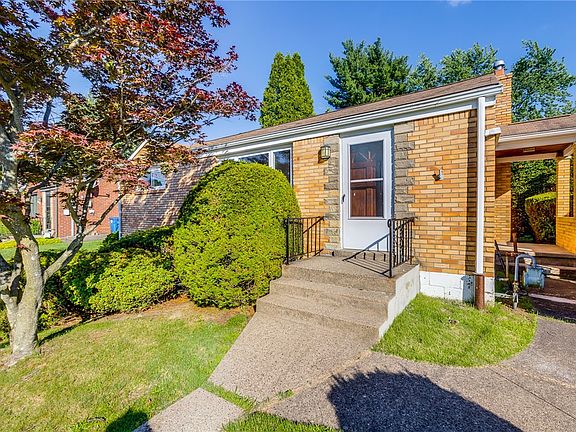 4th image of 631 Charlotte Dr