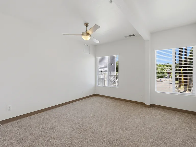 533 W Gurley St #4 — Photo 6