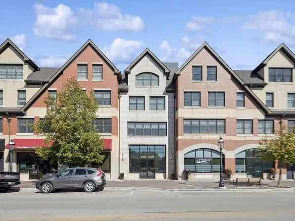 10 E Burlington St #L32, Riverside, IL 60546