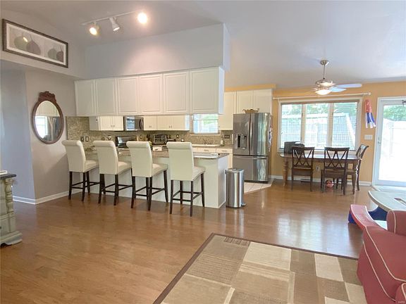 4th image of 401 Michelle Dr