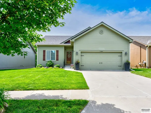 5060 N 165th St, Omaha, NE 68116
