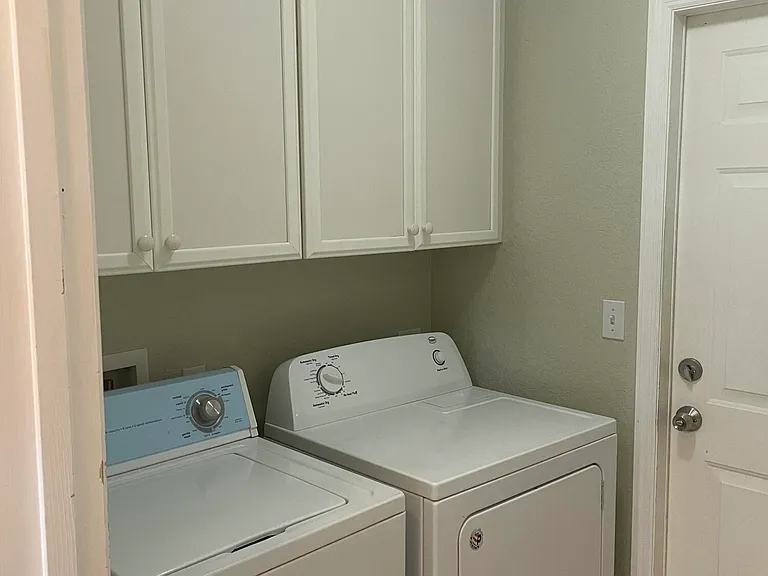 435 SW Lakota Ave — Photo 6