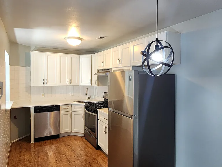 225 Bexley Ln — Photo 9