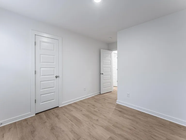 138 S Maroon Ave — Photo 12