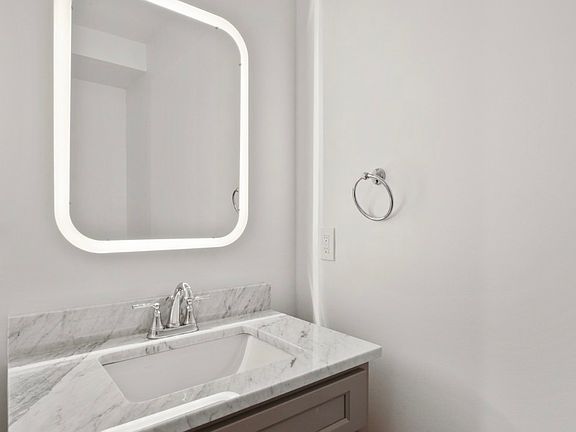 5th image of 631 Broadway St Unit C