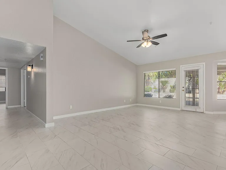 9138 E Davenport Dr — Photo 6
