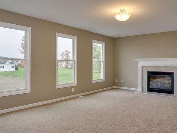 5th image of 56 Worthington Ln
