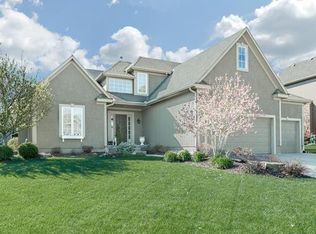 11496 S Lakecrest Dr, Olathe, KS 66061