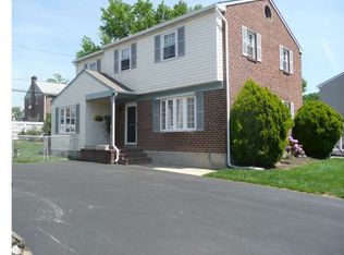 302 Greenbriar Ln, Havertown, PA 19083