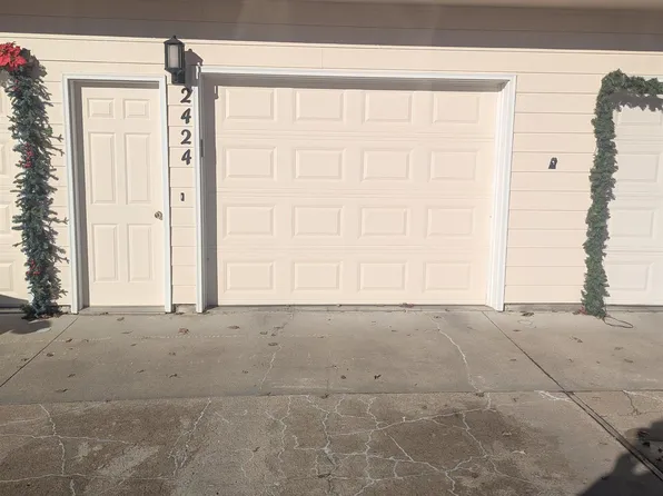 2424 Dickens Ave, Manhattan, KS 66502