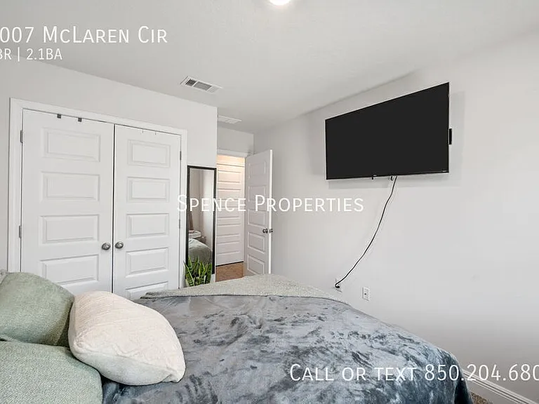 1007 McLaren Cir — Photo 24
