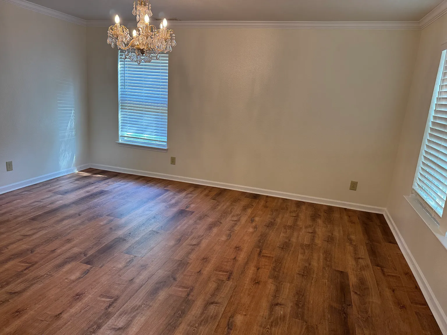 4 bed, 2.5 bath, 2388 sqft, $2,100 — Photo 4