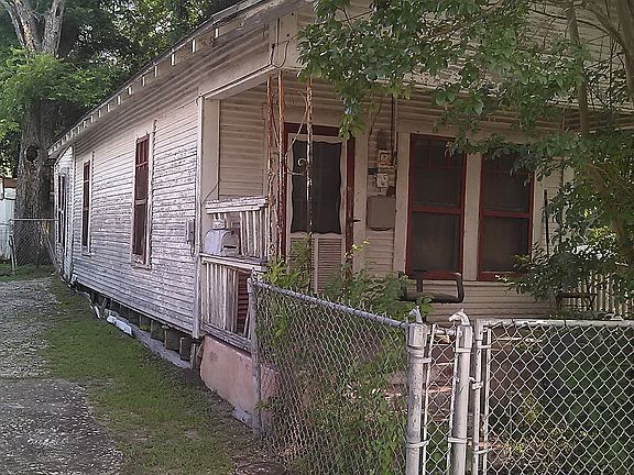 2nd image of 2006 Morales St