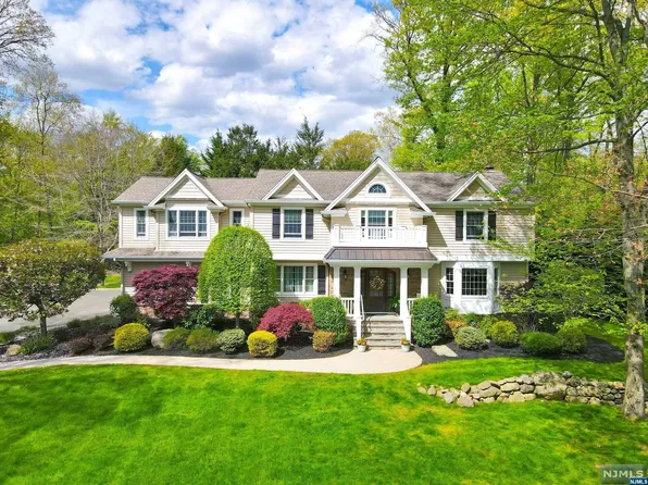 3 Lark Ln, Montvale, NJ 07645