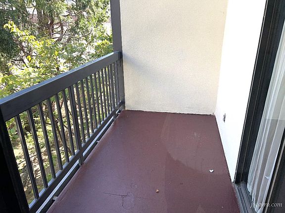 2nd image of 2085 Bush St #404