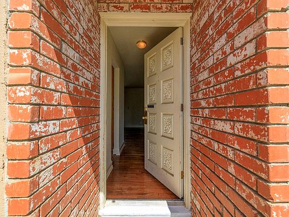 4th image of 4905 Brooklyn Ct