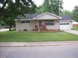602 E John St, Nappanee, IN 46550