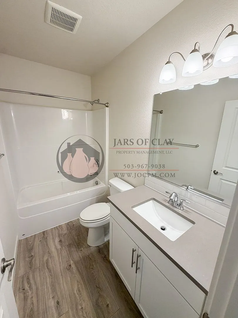 Single Level - Move-in Ready N. Albany Home — Photo 3
