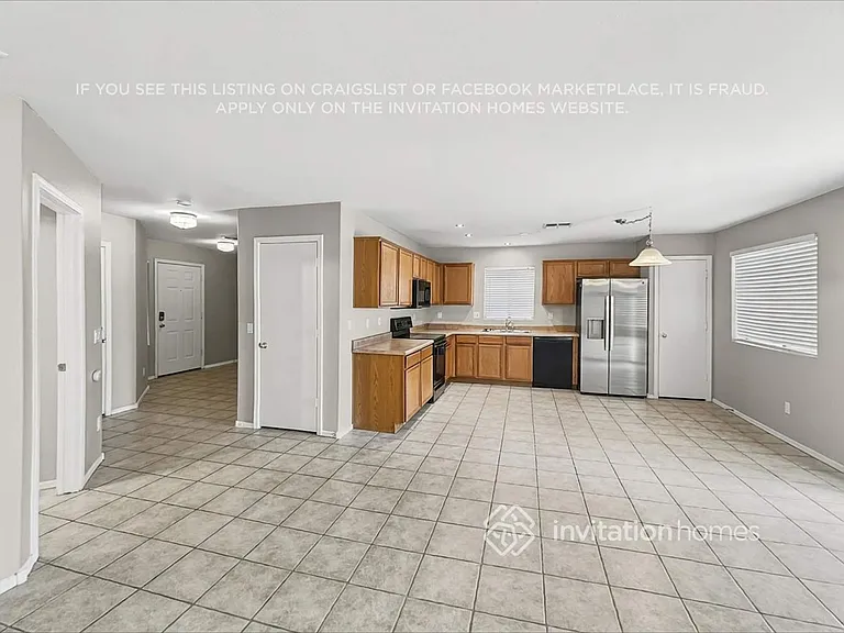 423 S Sabrina — Photo 6
