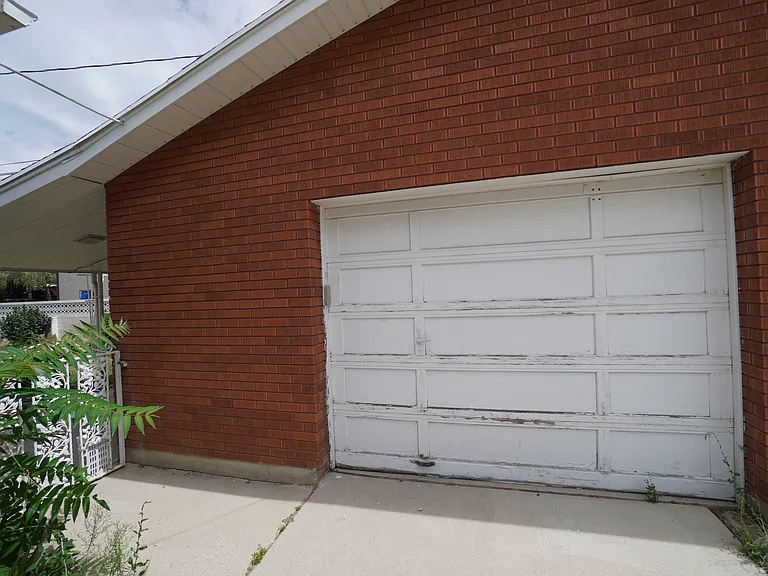 4402 Jefferson Ave — Photo 3