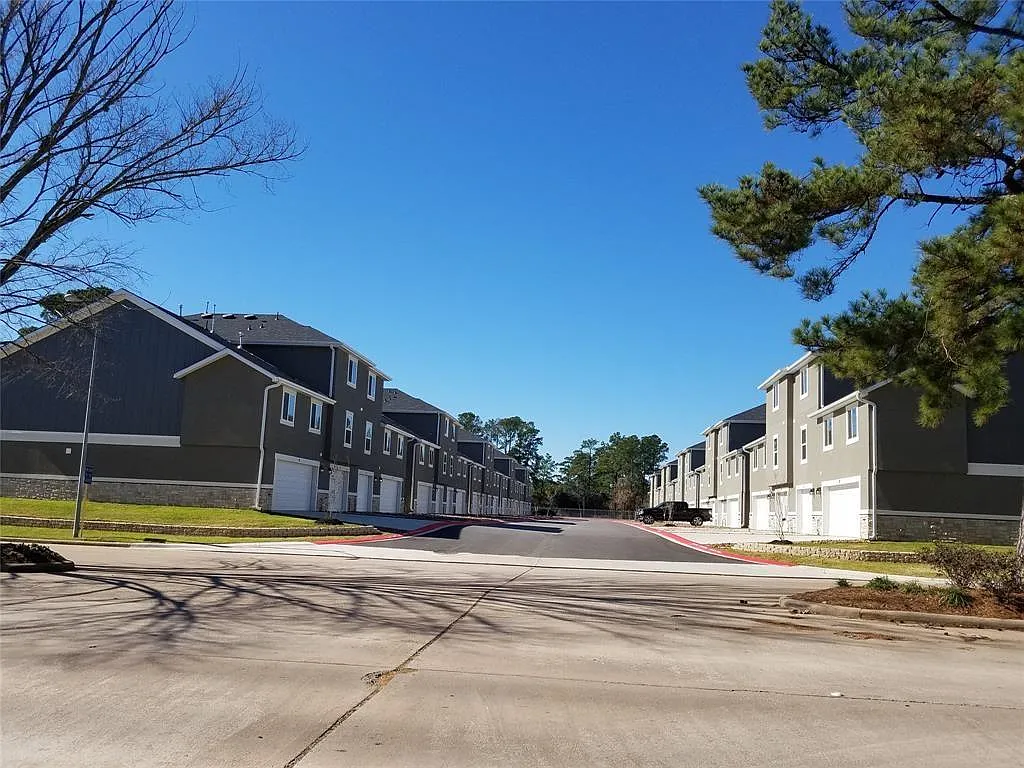 3 bed, 2.5 bath, 1772 sqft, $1,770 — Photo 2
