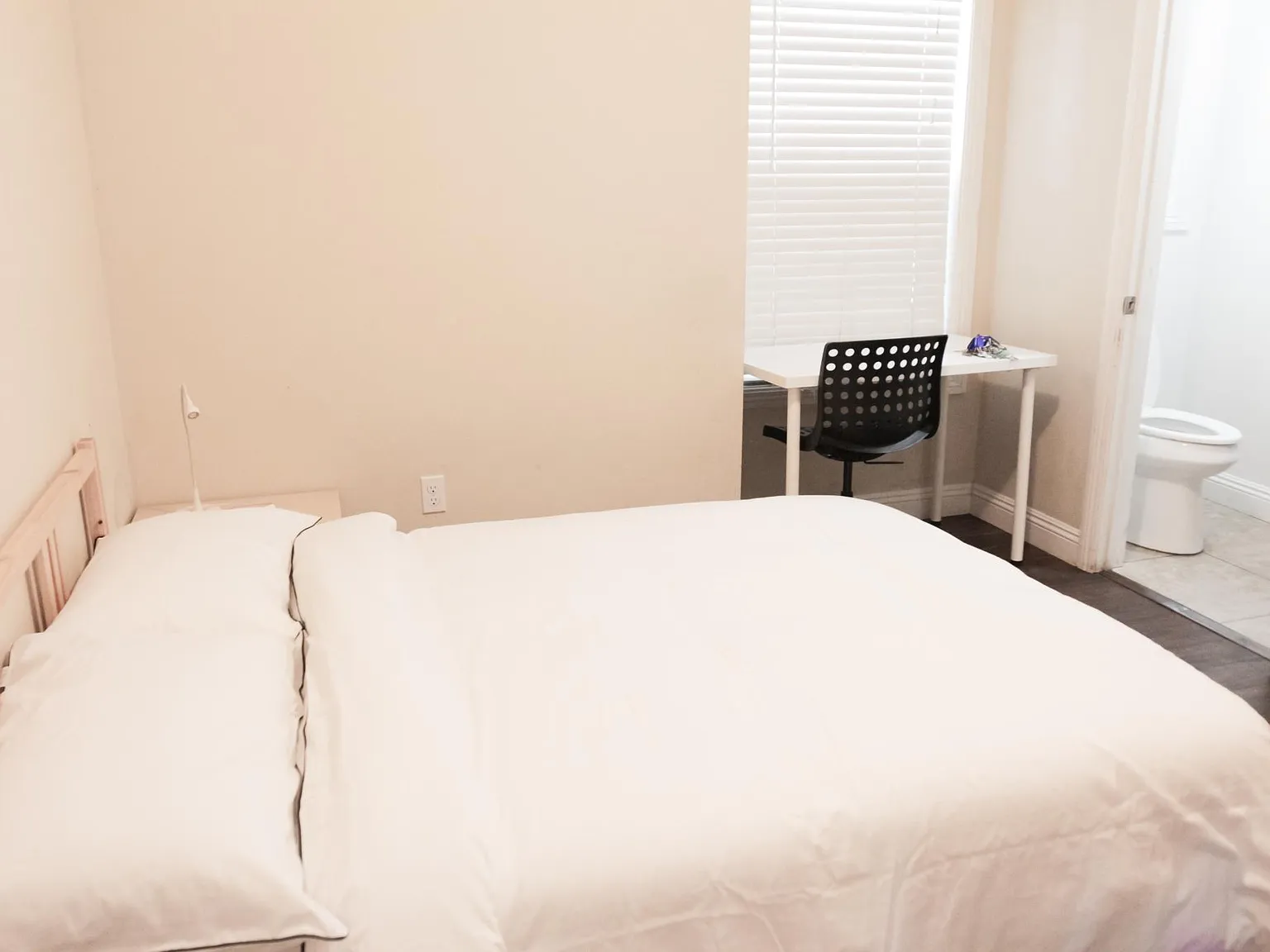 1 bed, 1500 sqft, $1,100 — Photo 1