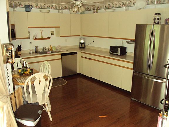 3rd image of 9 Skyline Ter #9