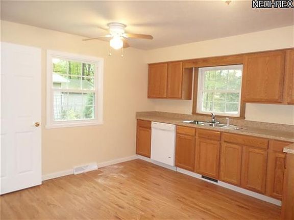 4th image of 3084 Greenhill Dr