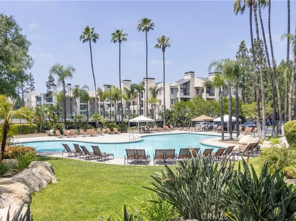 5525 Canoga Ave, Woodland Hills, CA 91367