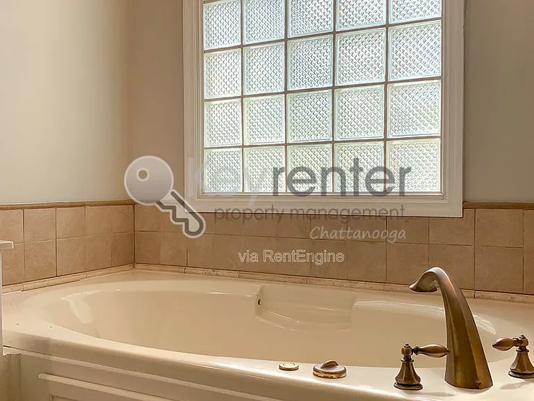 7716 Royal Harbour Cir — Photo 36