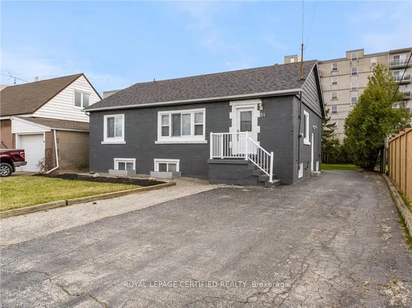 54 Duncombe Dr, Hamilton, ON L9A 2G2