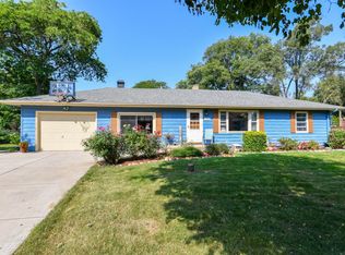 1433 S 166th St, New Berlin, WI 53151