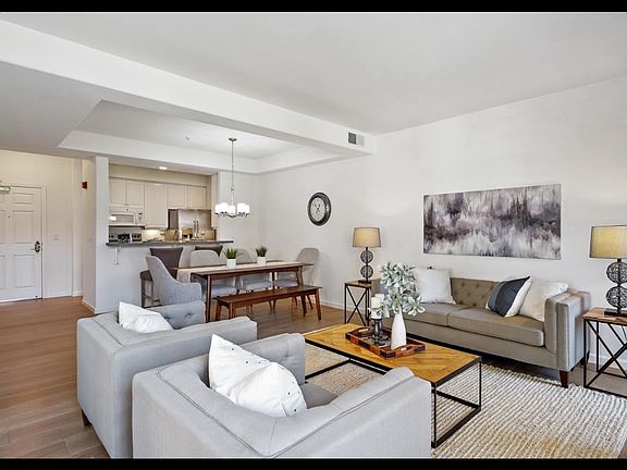 5th image of 1951 Ofarrell St APT 210