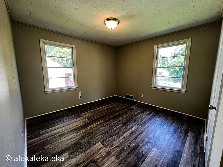 1006 E Devonshire St — Photo 12