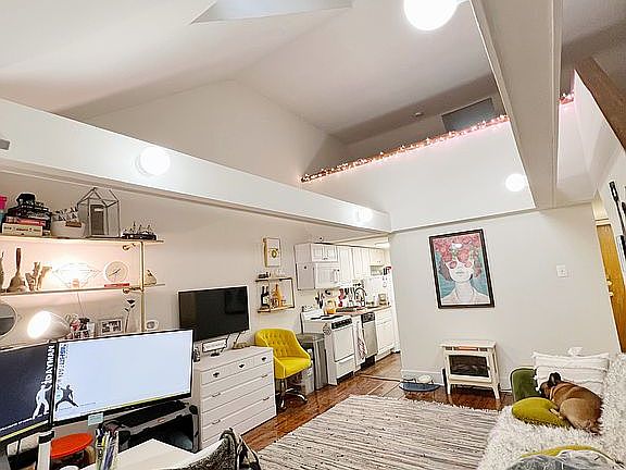 3rd image of 1208 Lantern Sq #C