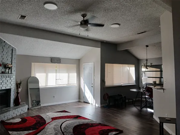 5002 Prairieview Ct S, Arlington, TX 76017