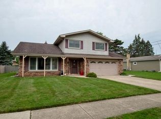 1010 N Moki Ln, Mount Prospect, IL 60056