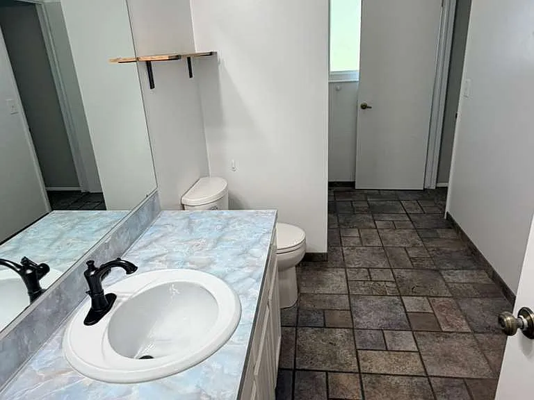 5842 S 2825 W — Photo 9