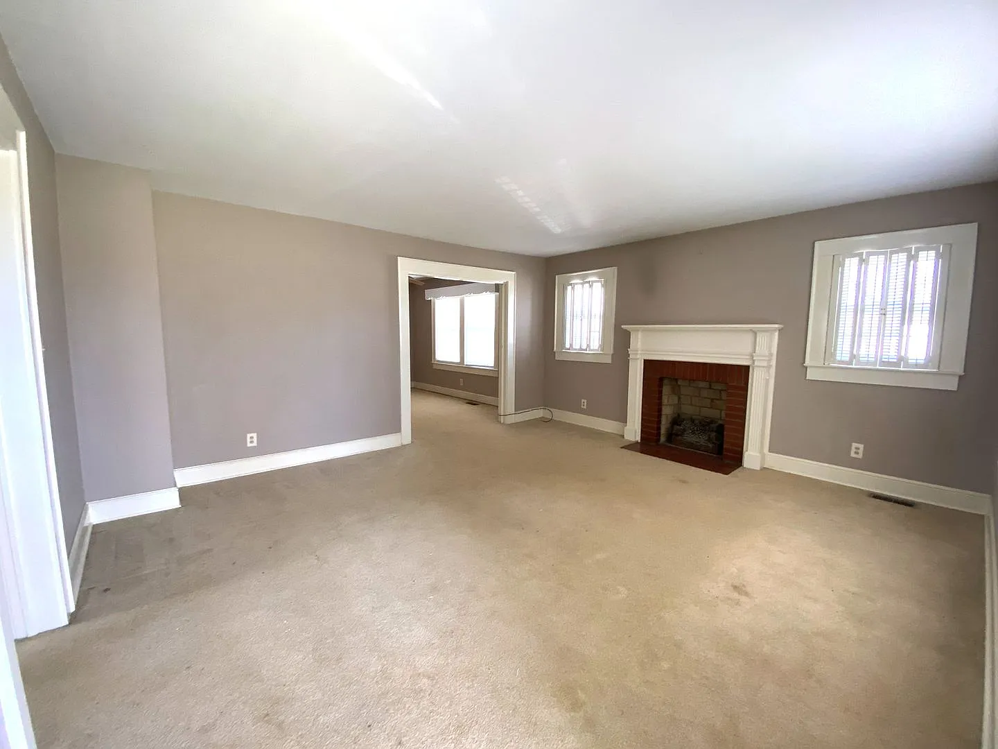 Pretty Home in Downtown Graham — Photo 2