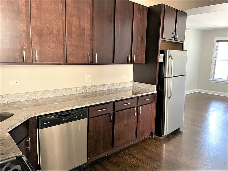 1634 W Roscoe St #1W — Photo 4