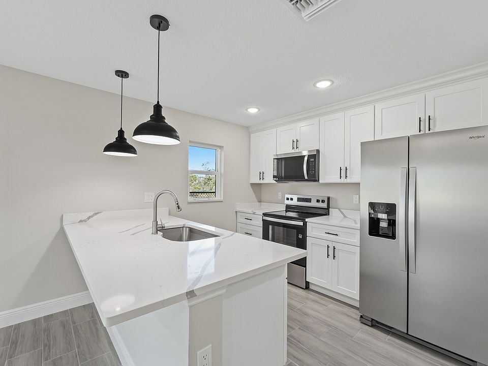 1st image of 4335 SW 15th Way