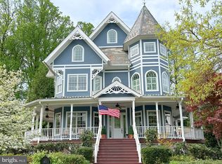 1009 Madison Ln, Falls Church, VA 22046