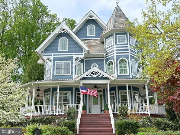 1009 Madison Ln, Falls Church, VA 22046