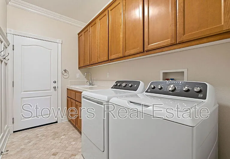 145 Bryant Ct — Photo 25